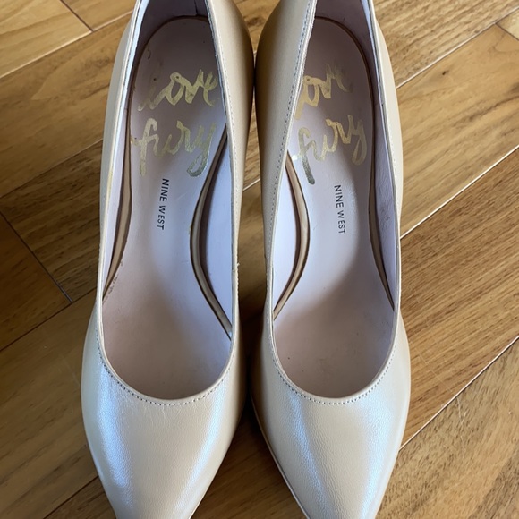 Beige Nine West vegan leather stilettos - Picture 11 of 11